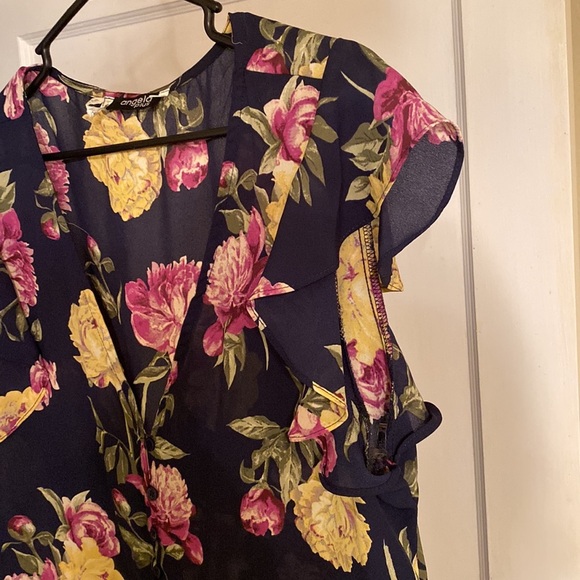 Angela Plus flower blouse - Picture 3 of 10